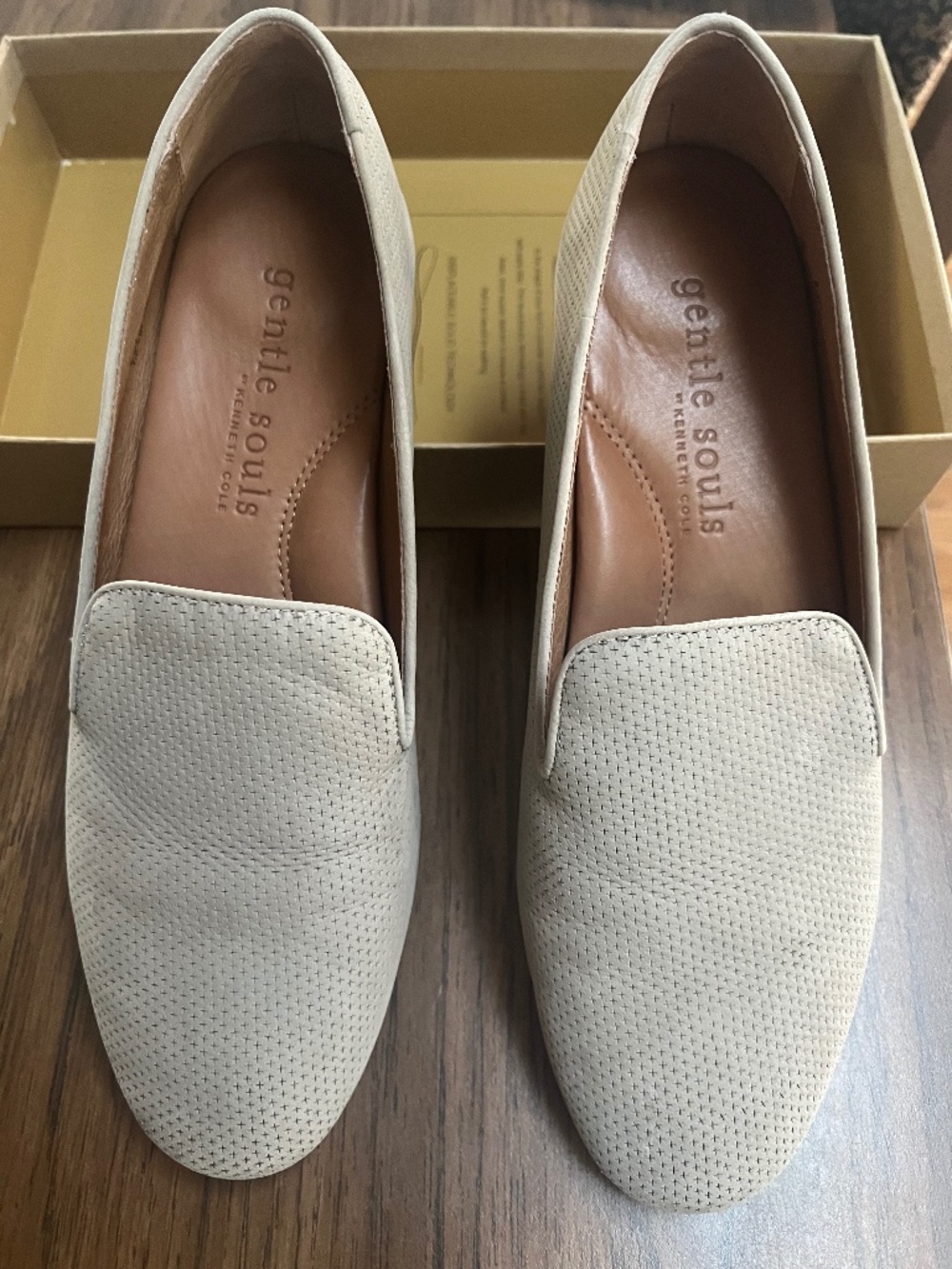 Gentle Souls by Kenneth Cole Women's Eugene 2 Perf Loafer Flat 8.5